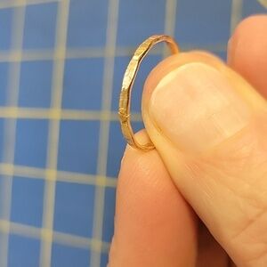 Square Design All Around Gold Tone Ring Band Size 7